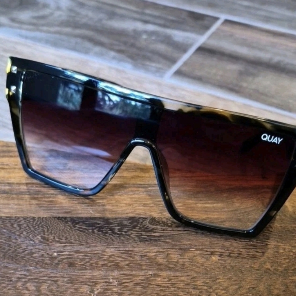Quay Maxed Out Square Stud Detail Sunglasses in Faded Camo, Excellent Pre-Loved - Picture 10 of 13